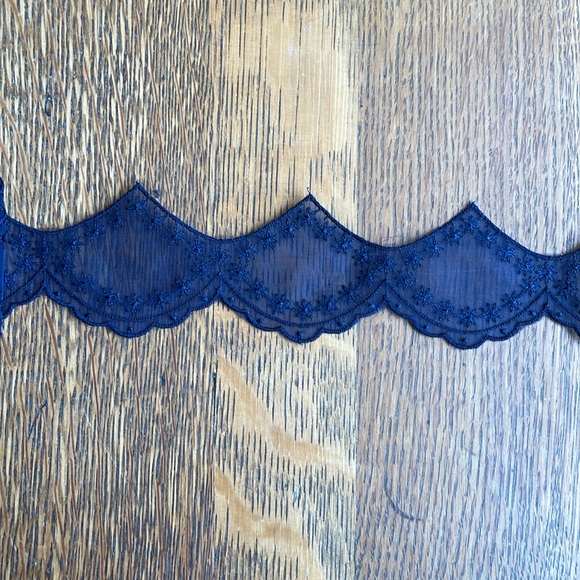 Vintage trim, dark navy organdy, scalloped w floral theme, 2” wide, 2 yards - Picture 2 of 4
